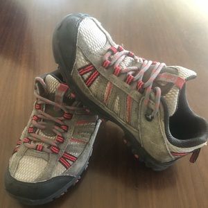Columbia trail shoes | sz 4